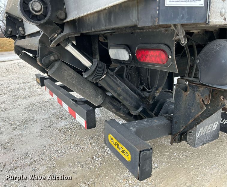 image for item NE9759 2014 Chevrolet Express 4500 box truck