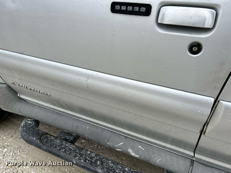 image for item NE9760 2002 Ford Explorer Sports Trac SUV