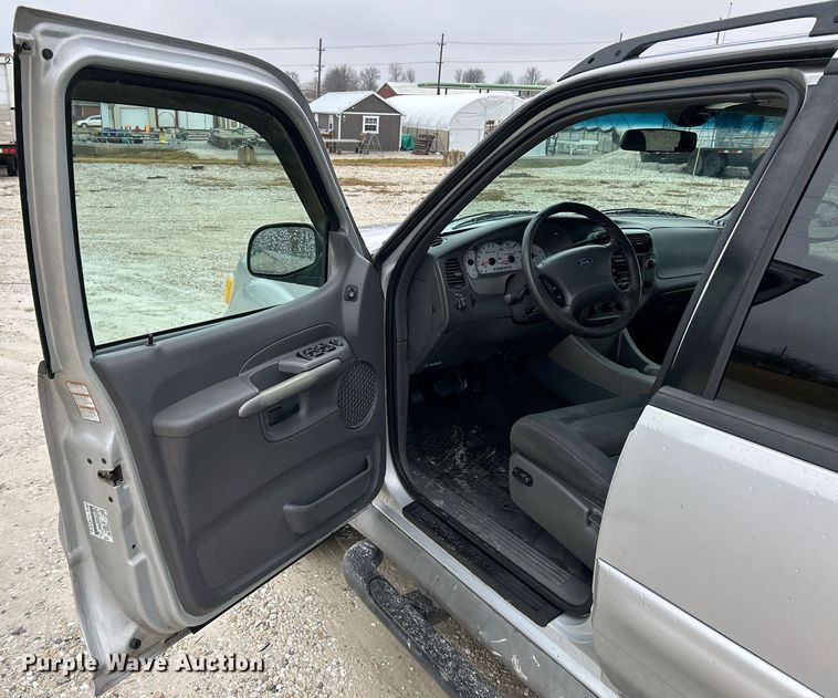 image for item NE9760 2002 Ford Explorer Sports Trac SUV