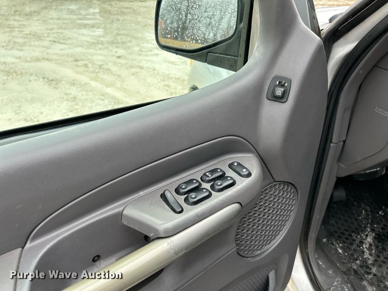 image for item NE9760 2002 Ford Explorer Sports Trac SUV