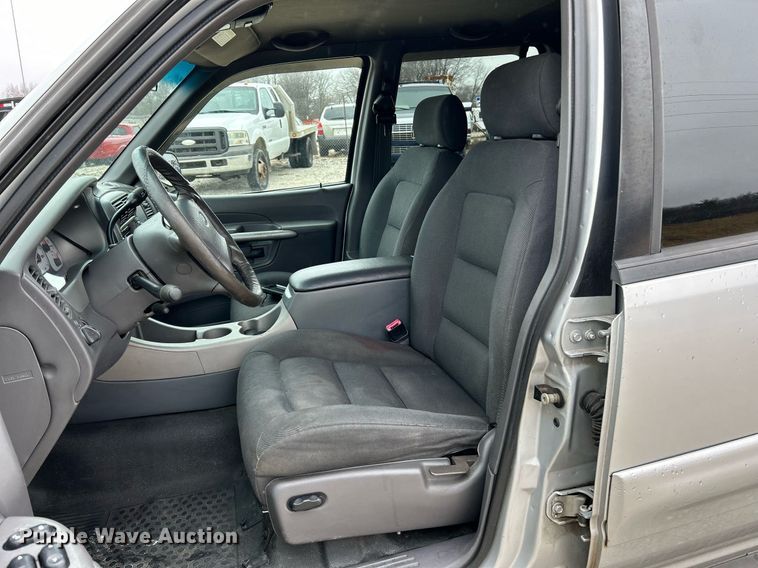 image for item NE9760 2002 Ford Explorer Sports Trac SUV