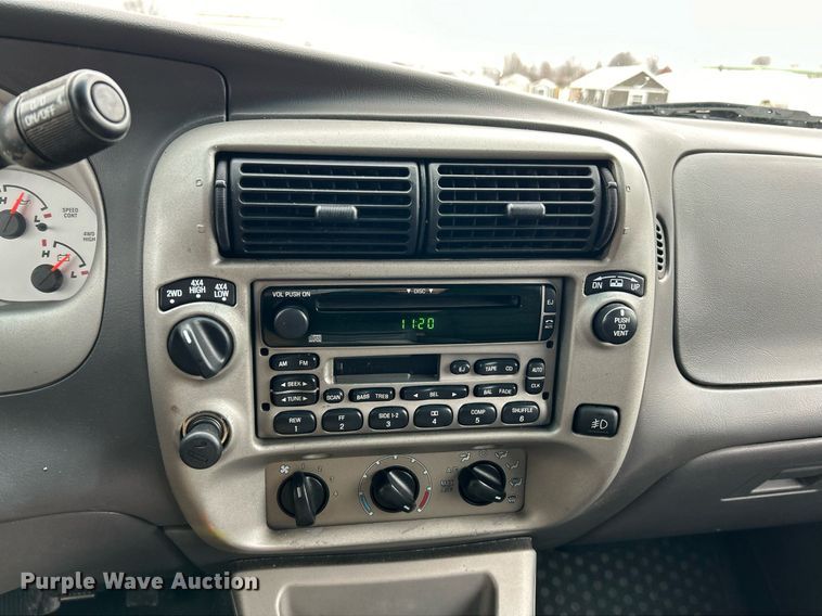 image for item NE9760 2002 Ford Explorer Sports Trac SUV