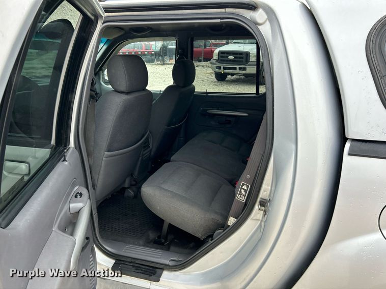 image for item NE9760 2002 Ford Explorer Sports Trac SUV