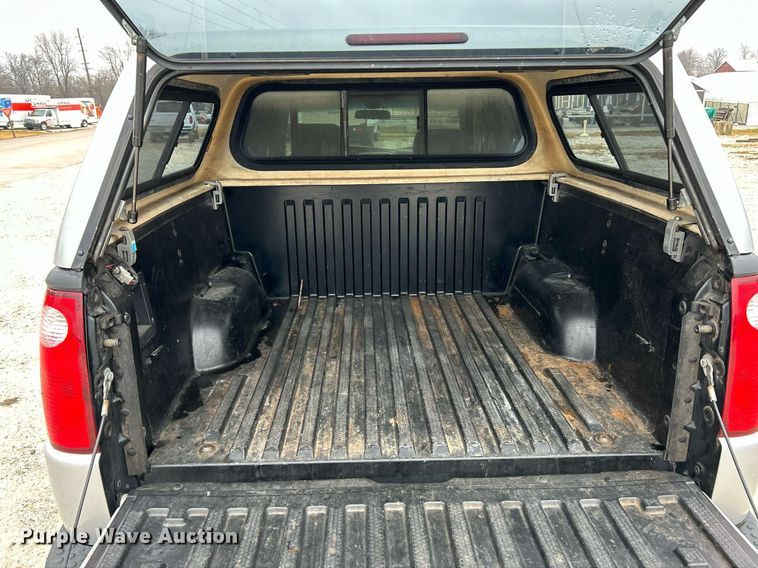 image for item NE9760 2002 Ford Explorer Sports Trac SUV