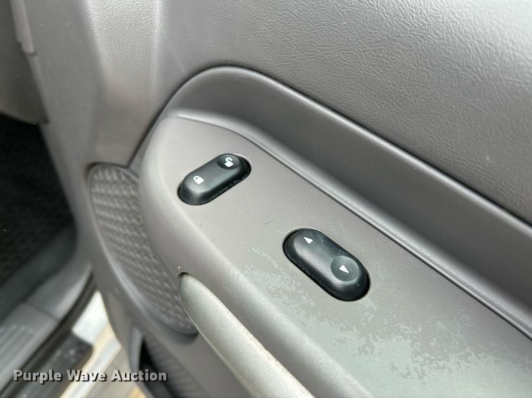 image for item NE9760 2002 Ford Explorer Sports Trac SUV