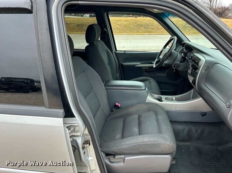 image for item NE9760 2002 Ford Explorer Sports Trac SUV