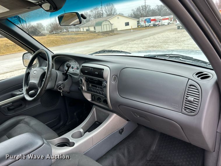 image for item NE9760 2002 Ford Explorer Sports Trac SUV