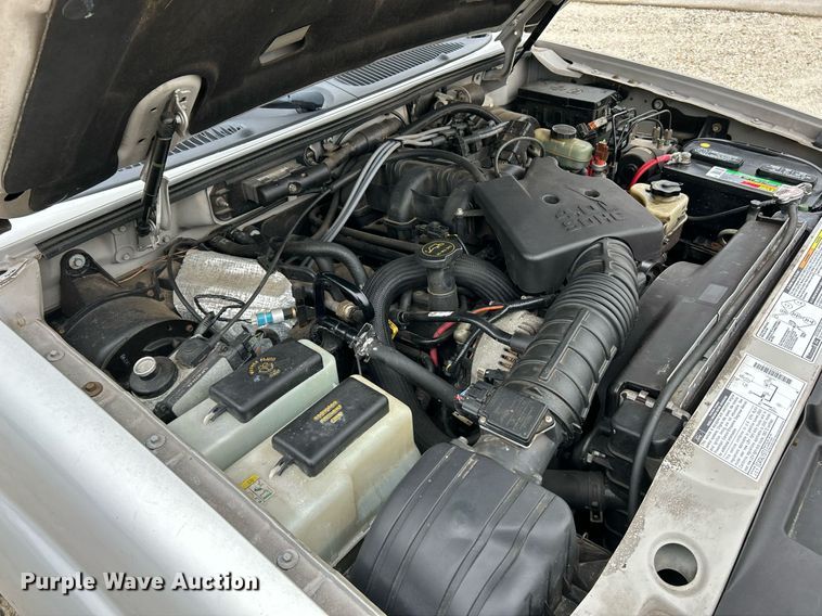 image for item NE9760 2002 Ford Explorer Sports Trac SUV