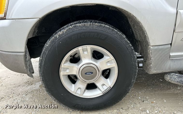 image for item NE9760 2002 Ford Explorer Sports Trac SUV