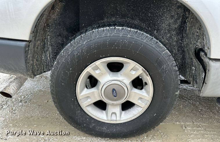 image for item NE9760 2002 Ford Explorer Sports Trac SUV