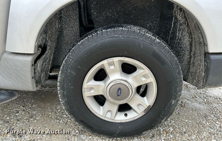 image for item NE9760 2002 Ford Explorer Sports Trac SUV