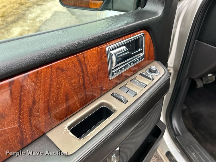 image for item NE9764 2012 Lincoln  Navigator  SUV