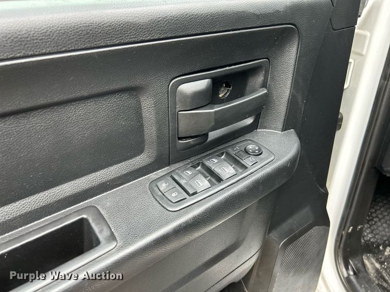 image for item NE9766 2014 Dodge  Ram 4500 Crew Cab flatbed truck