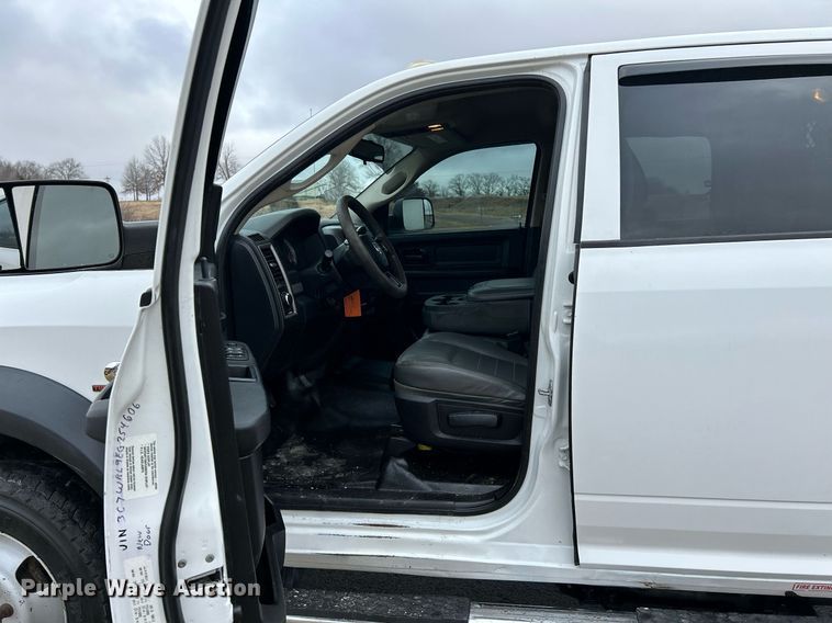 image for item NE9766 2014 Dodge  Ram 4500 Crew Cab flatbed truck