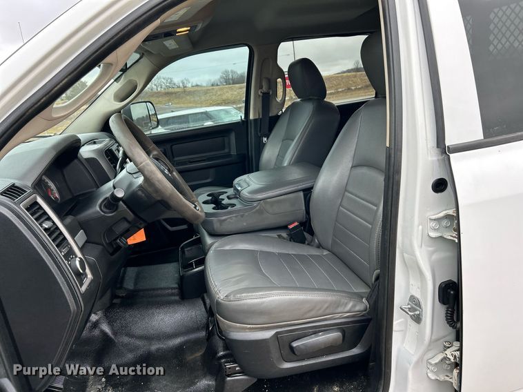 image for item NE9766 2014 Dodge  Ram 4500 Crew Cab flatbed truck