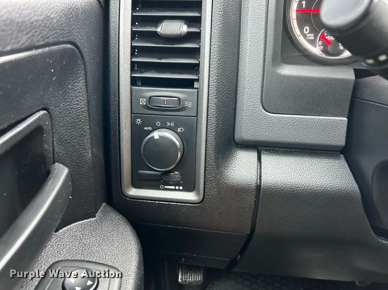 image for item NE9766 2014 Dodge  Ram 4500 Crew Cab flatbed truck