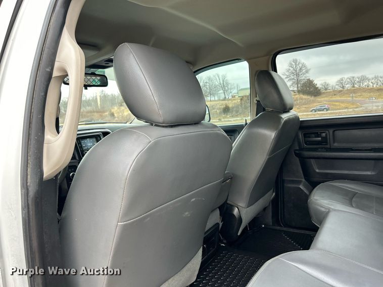 image for item NE9766 2014 Dodge  Ram 4500 Crew Cab flatbed truck