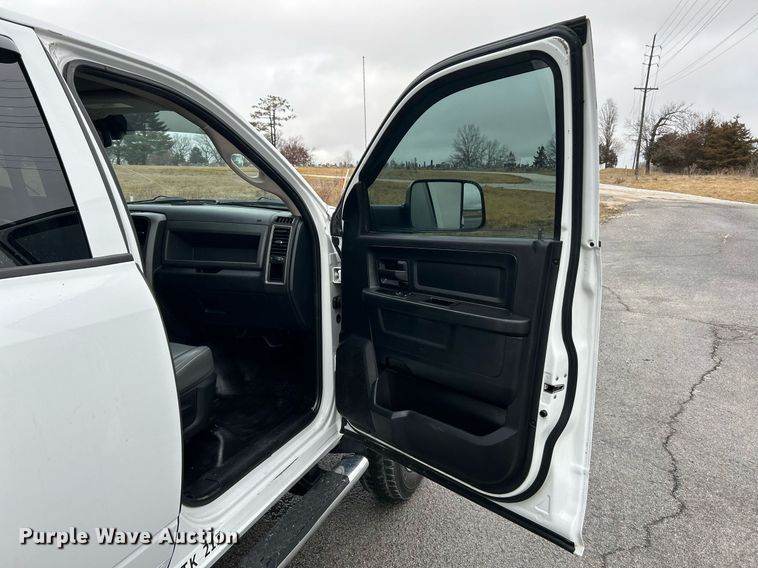 image for item NE9766 2014 Dodge  Ram 4500 Crew Cab flatbed truck