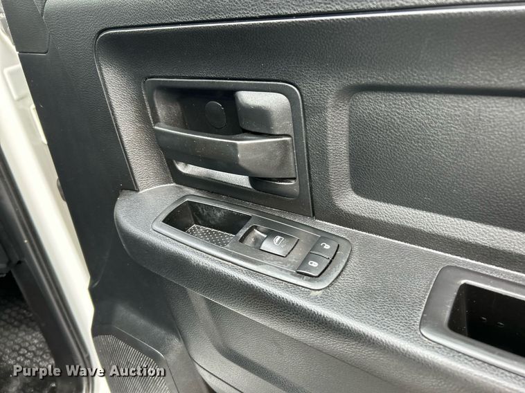 image for item NE9766 2014 Dodge  Ram 4500 Crew Cab flatbed truck