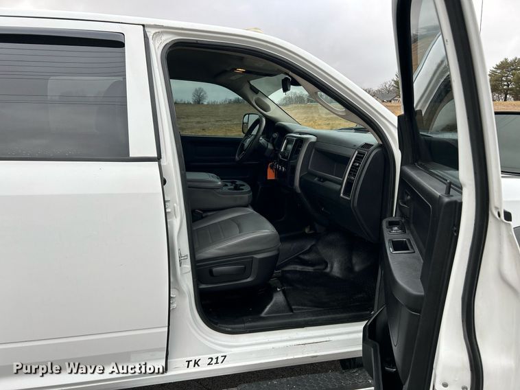 image for item NE9766 2014 Dodge  Ram 4500 Crew Cab flatbed truck