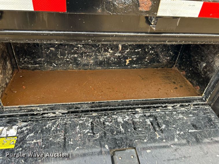 image for item NE9766 2014 Dodge  Ram 4500 Crew Cab flatbed truck