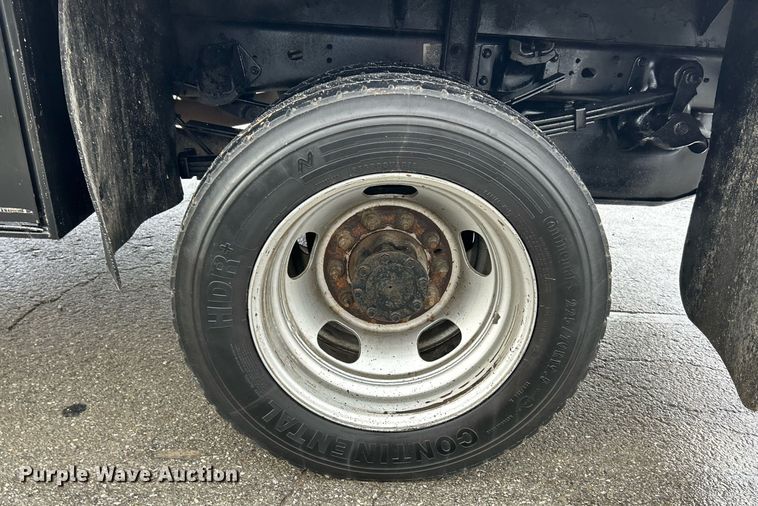 image for item NE9766 2014 Dodge  Ram 4500 Crew Cab flatbed truck