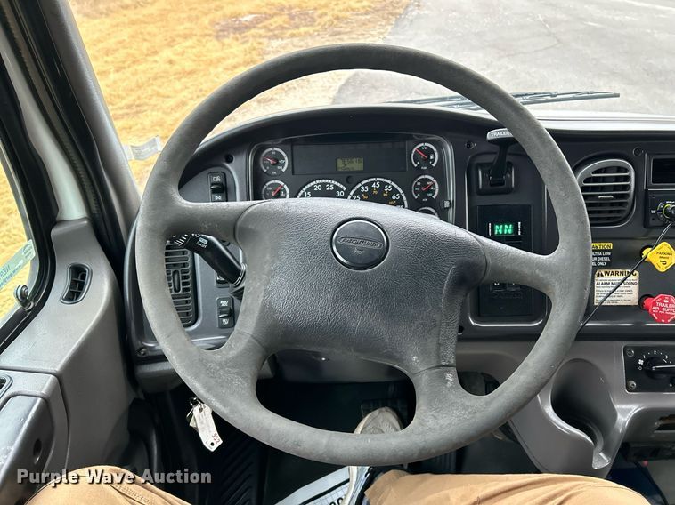 image for item NE9772 2010 Freightliner Business Class M2 crew cab utility / service truck