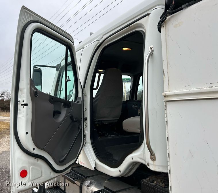 image for item NE9772 2010 Freightliner Business Class M2 crew cab utility / service truck