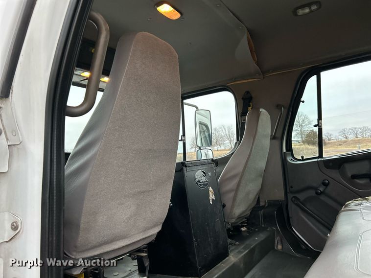 image for item NE9772 2010 Freightliner Business Class M2 crew cab utility / service truck