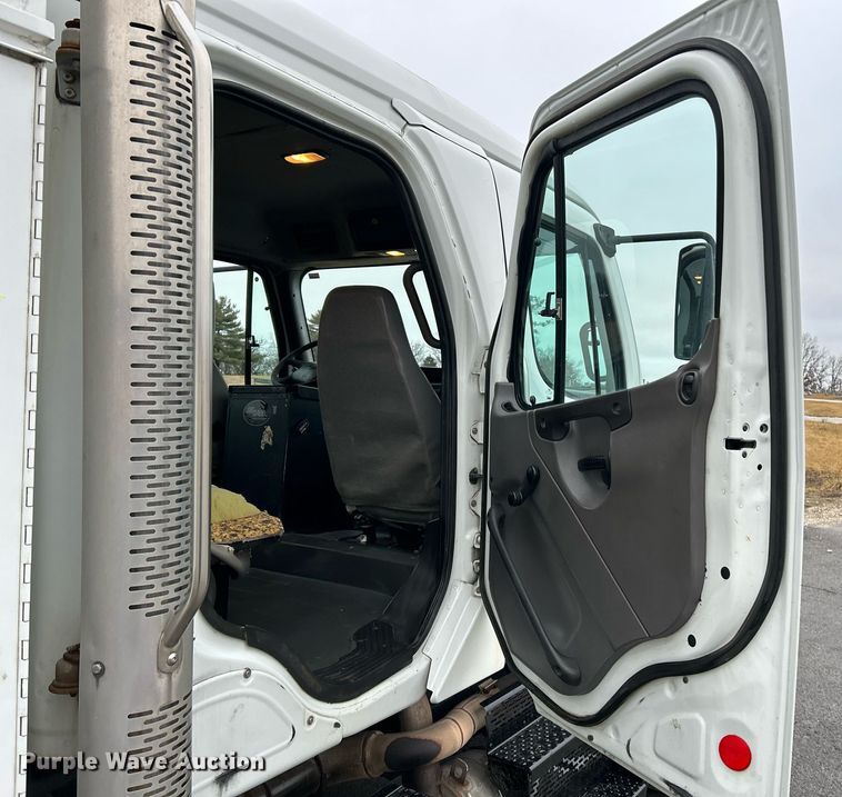 image for item NE9772 2010 Freightliner Business Class M2 crew cab utility / service truck