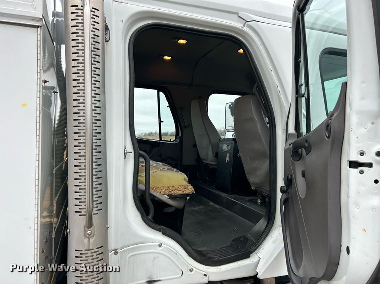 image for item NE9772 2010 Freightliner Business Class M2 crew cab utility / service truck