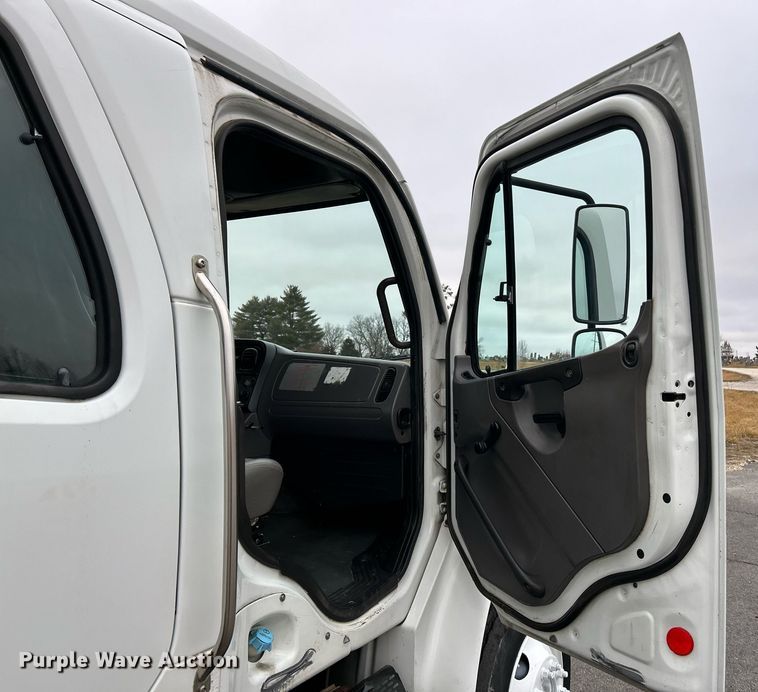 image for item NE9772 2010 Freightliner Business Class M2 crew cab utility / service truck