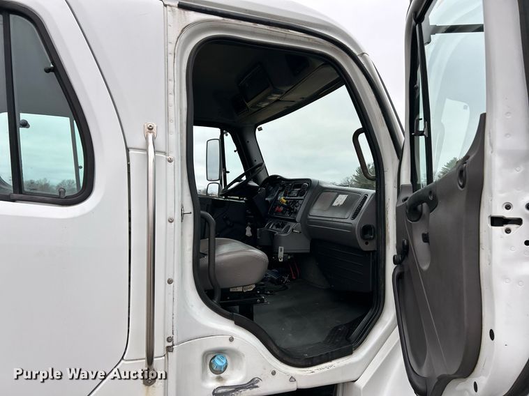 image for item NE9772 2010 Freightliner Business Class M2 crew cab utility / service truck