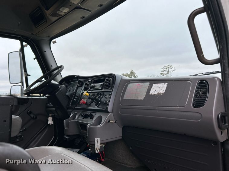 image for item NE9772 2010 Freightliner Business Class M2 crew cab utility / service truck