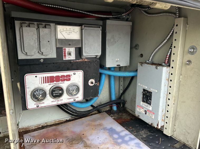 image for item NE9772 2010 Freightliner Business Class M2 crew cab utility / service truck