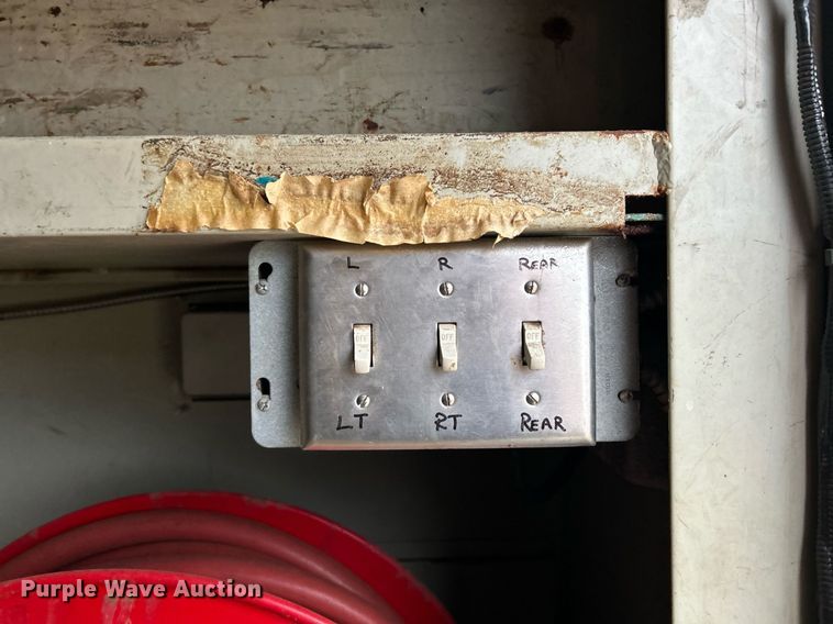 image for item NE9772 2010 Freightliner Business Class M2 crew cab utility / service truck