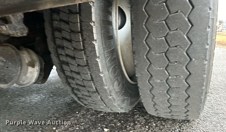 image for item NE9772 2010 Freightliner Business Class M2 crew cab utility / service truck