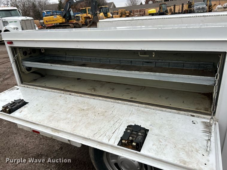 image for item NE9781 2011 Ford F250 Super Duty XL utility bed pickup truck