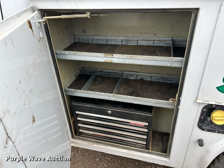 image for item NE9781 2011 Ford F250 Super Duty XL utility bed pickup truck