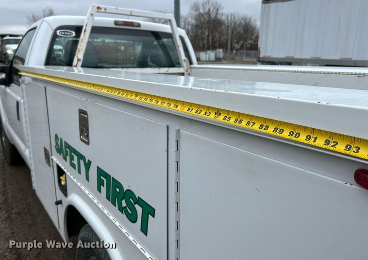 image for item NE9781 2011 Ford F250 Super Duty XL utility bed pickup truck