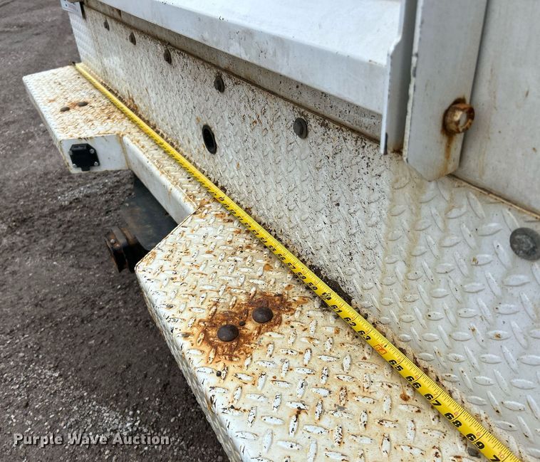 image for item NE9781 2011 Ford F250 Super Duty XL utility bed pickup truck