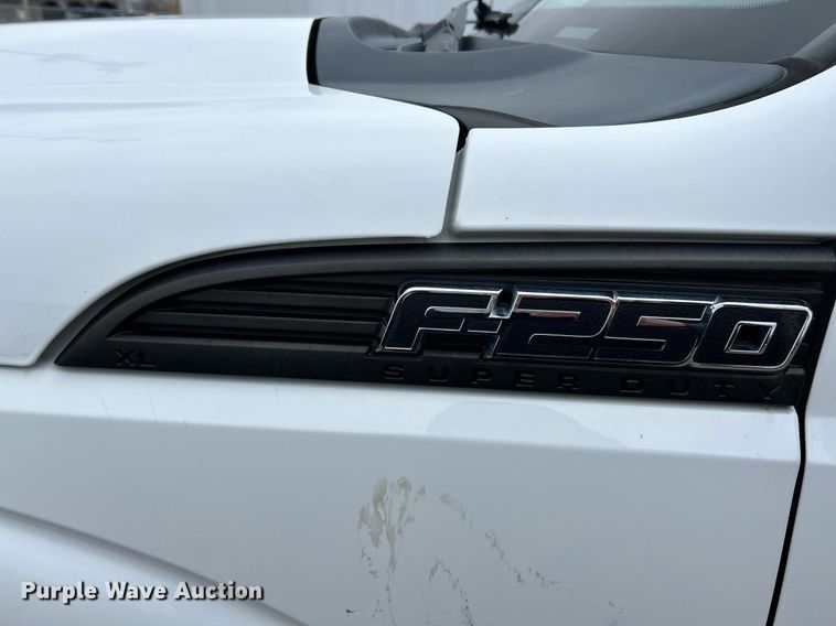 image for item NE9781 2011 Ford F250 Super Duty XL utility bed pickup truck