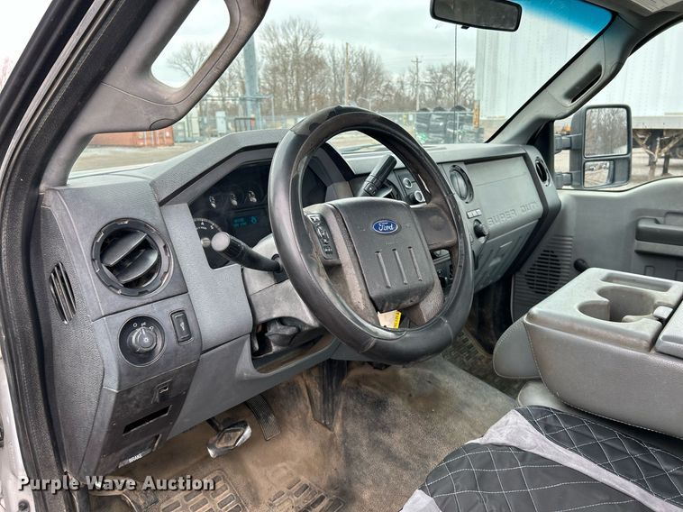 image for item NE9781 2011 Ford F250 Super Duty XL utility bed pickup truck