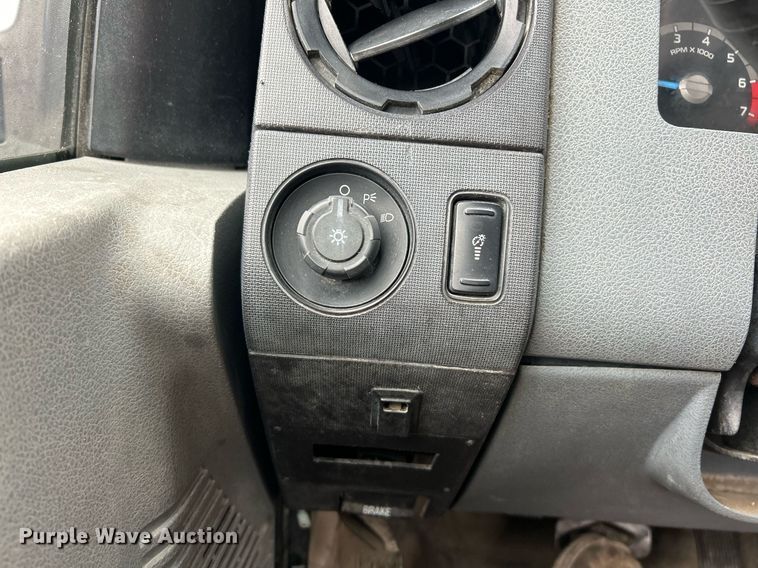 image for item NE9781 2011 Ford F250 Super Duty XL utility bed pickup truck