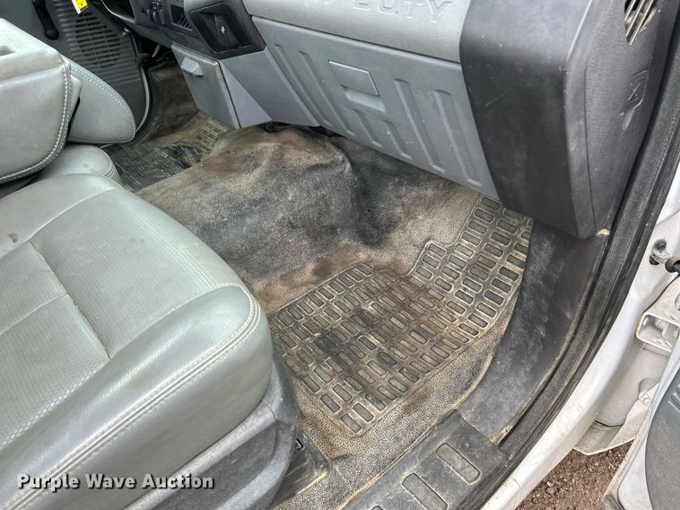 image for item NE9781 2011 Ford F250 Super Duty XL utility bed pickup truck