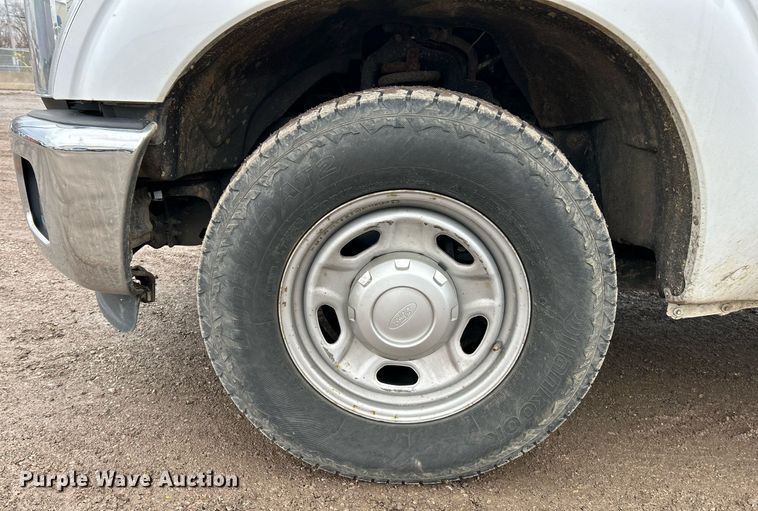 image for item NE9781 2011 Ford F250 Super Duty XL utility bed pickup truck