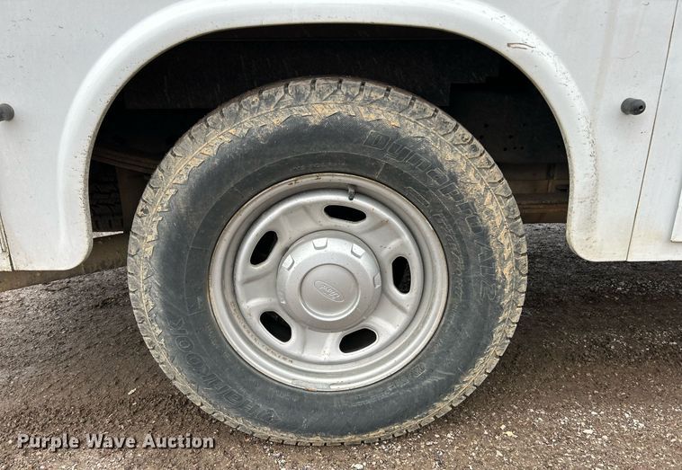 image for item NE9781 2011 Ford F250 Super Duty XL utility bed pickup truck