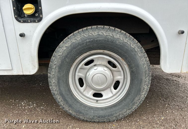 image for item NE9781 2011 Ford F250 Super Duty XL utility bed pickup truck