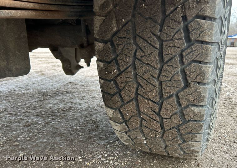 image for item NE9781 2011 Ford F250 Super Duty XL utility bed pickup truck