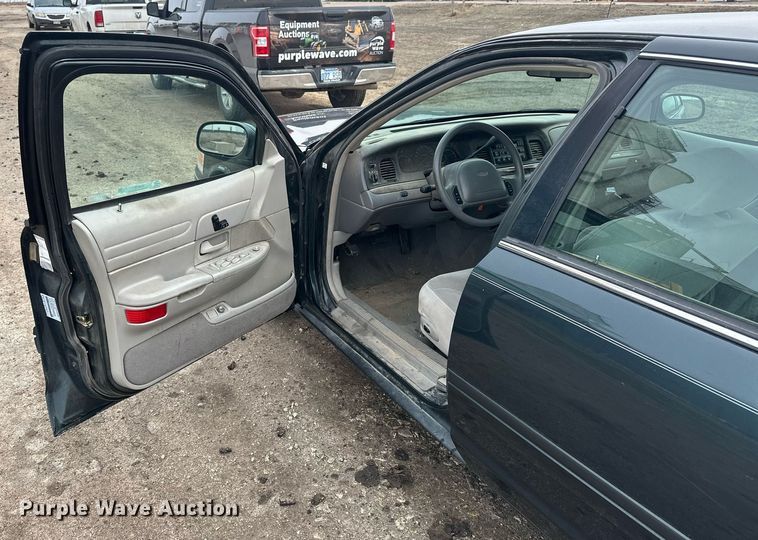 image for item NJ9281 1998 Ford Crown Victoria 